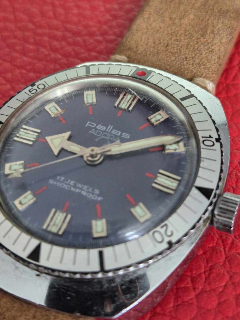 Nahaufnahme Gehäuse und Ziferblatt Pallas Adora Diver
