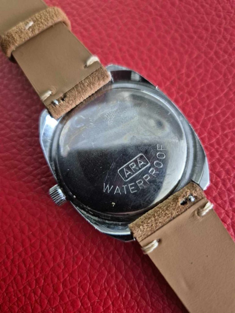 Bild vom Rückdeckel der Pallas Adora Skin Diver Uhr