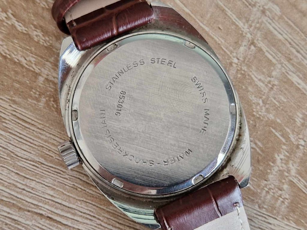 Verschraubter Gehäuseboden BWC Swiss Courage, Referenz 853016.